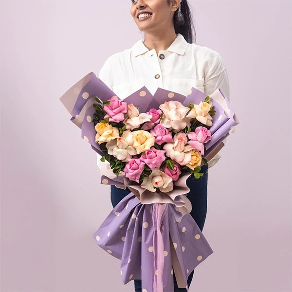 pastel mix 16 rose bouquet of pink and peach roses front view 3