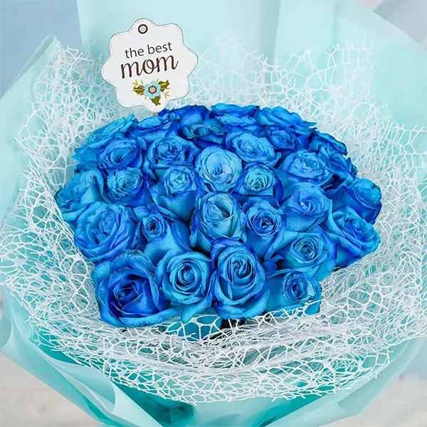 30 blue roses bouquet close up view