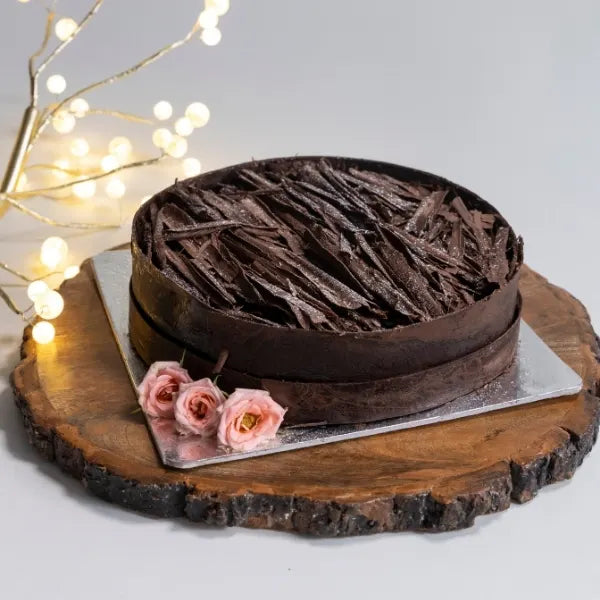 black forest half kg cake front view