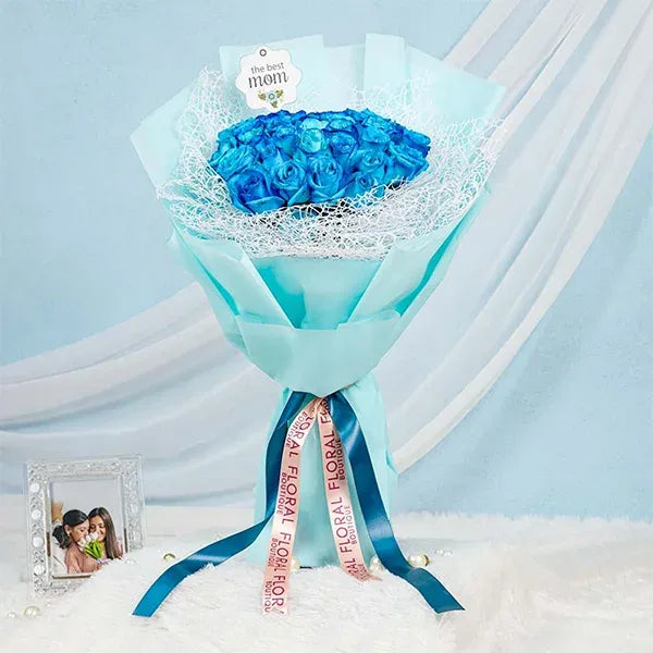 30 blue roses bouquet front view