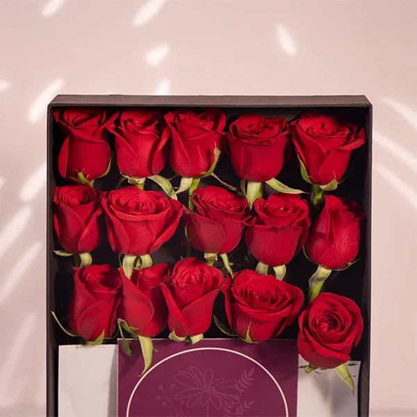Elegant Black Box with 15 Premium Dutch Roses