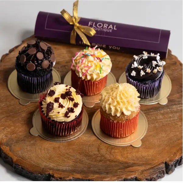 assorted cupcakes delight front view 2