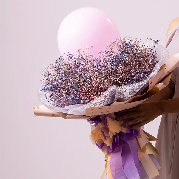 balloon bouquet with coloured gypso close up view