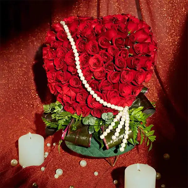 70 red roses in green leather box top view 2
