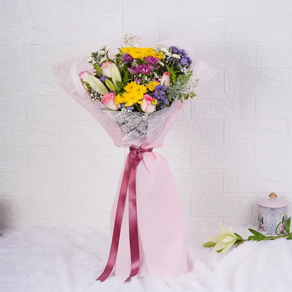 mix flower bouquet with roses and daisy front view