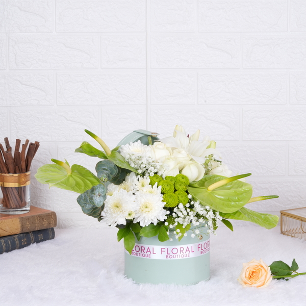 Verdant Harmony – Fresh Green & White Floral Box